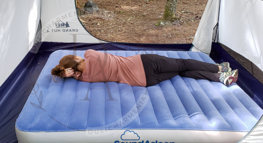 Lightweight compact air mattress